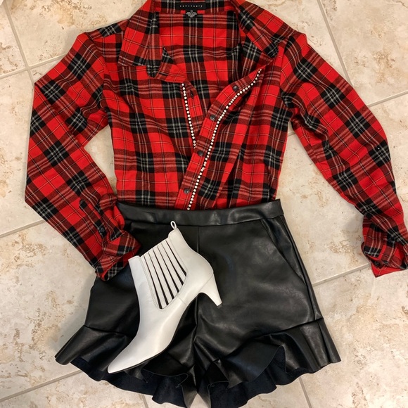 Size small Beau Tissu faux leather shorts - Picture 2 of 3